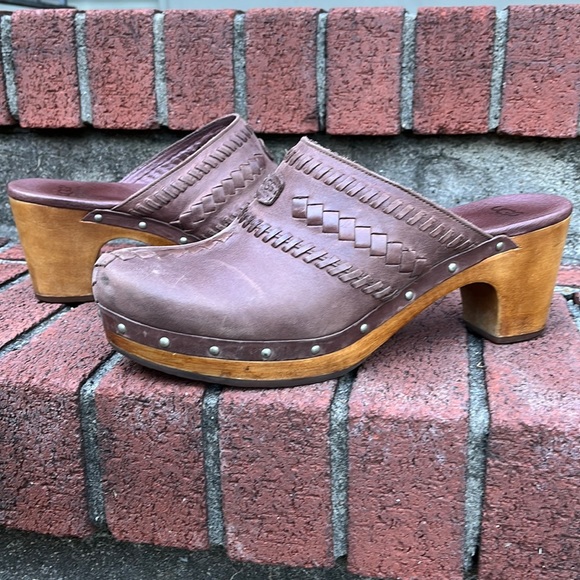 UGG Shoes - UGG Vivica Clogs